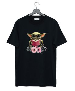 Baby Yoda reading book in flower T Shirt (GPMU)